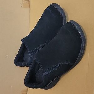Womens black slip-on sz 8.5 shoes